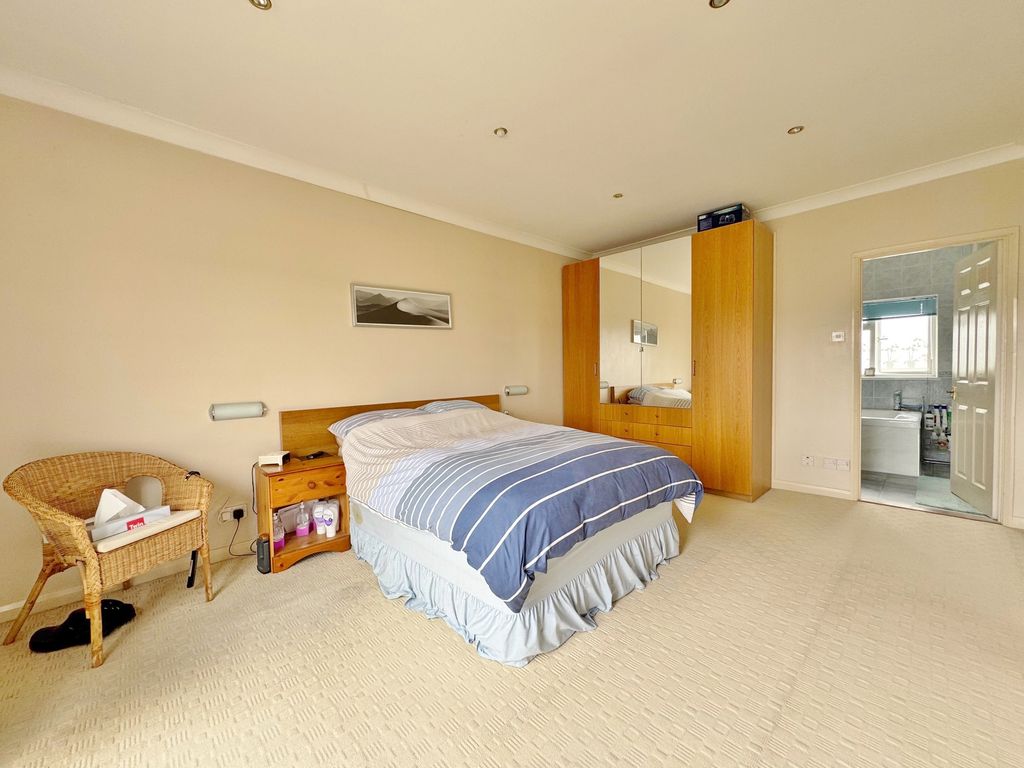 Property photo 3 of 29