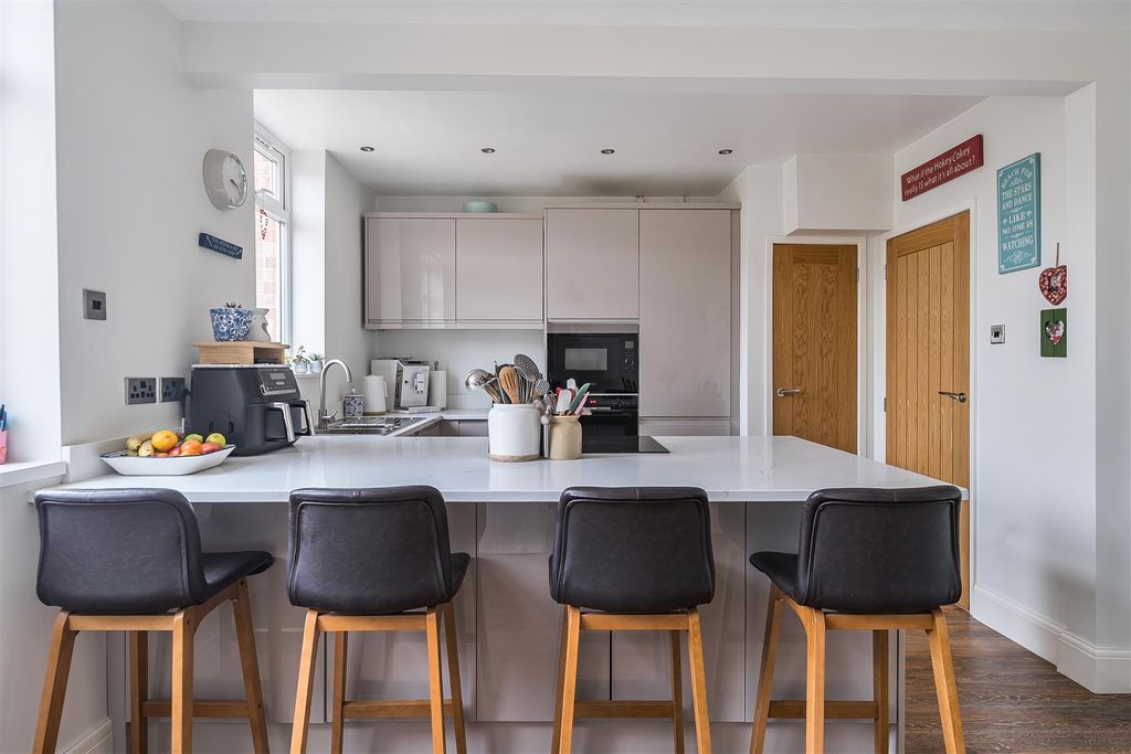 Property photo 2 of 18 Kitchen/Diner