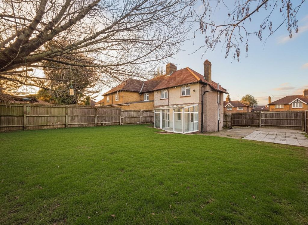 Property photo 2 of 7 Large Garden