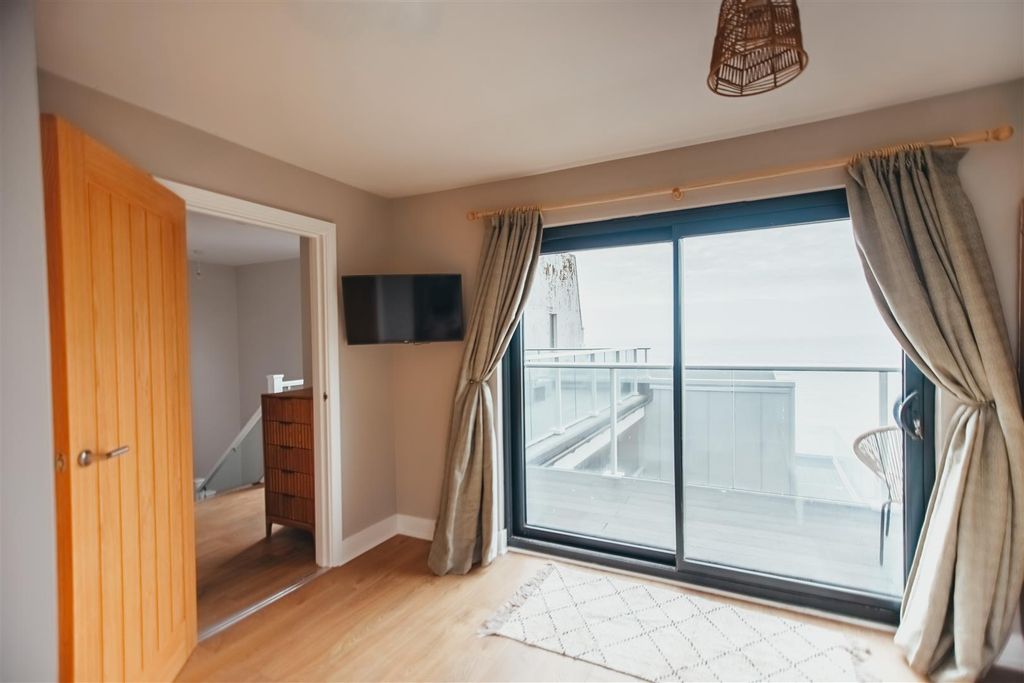 Additional image 27 of 3 bed flat for saleWhite Rock, Hastings TN34
