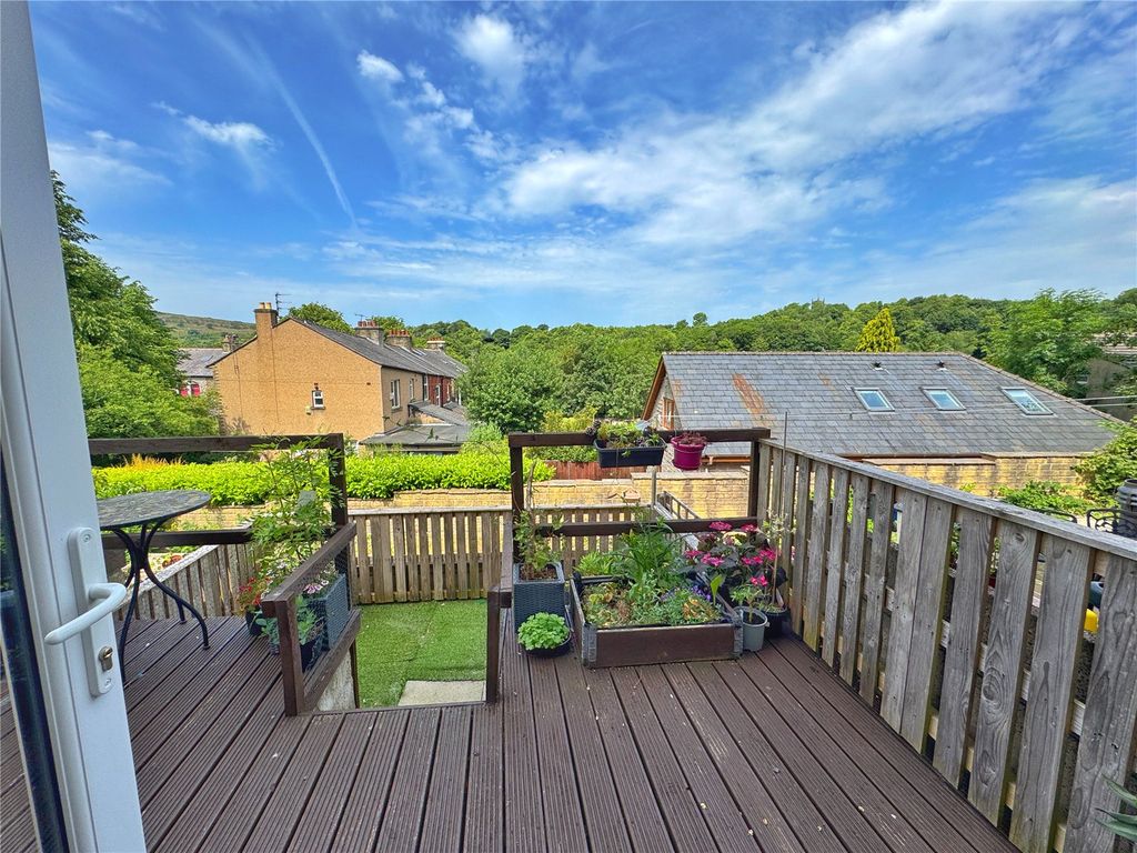 Property photo 3 of 31 Picture No. 15