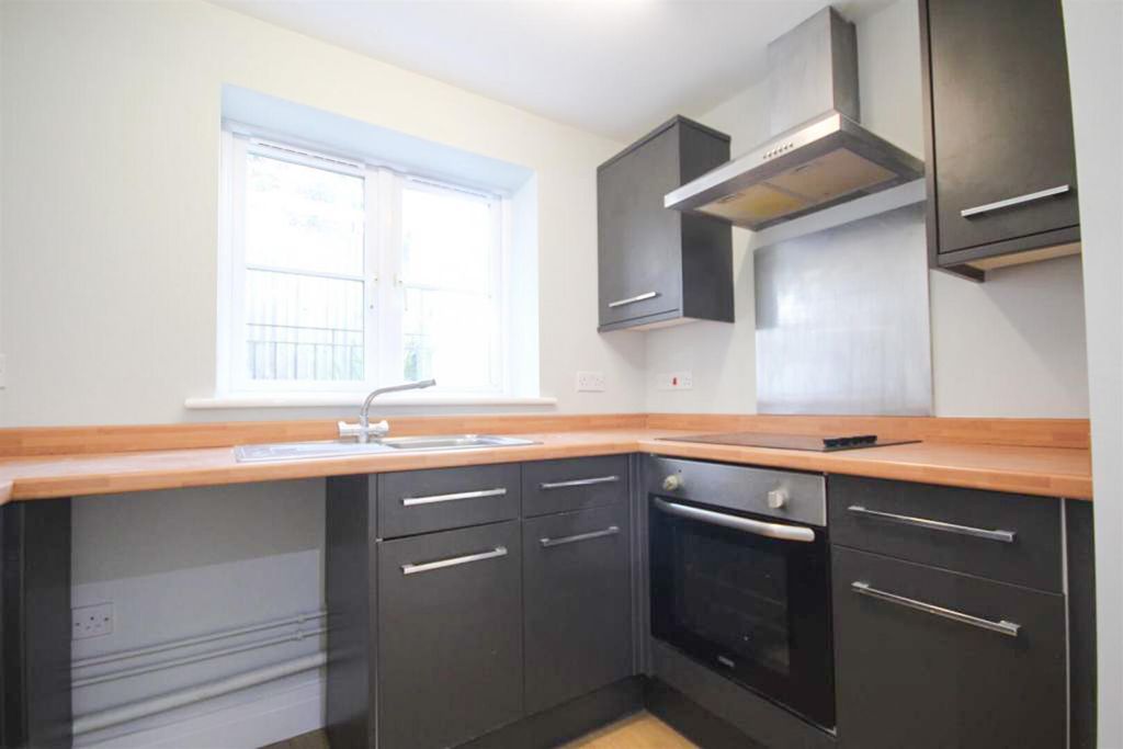 Property photo 3 of 7 Kitchen