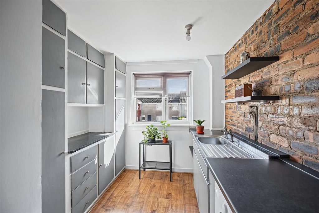 Property photo 2 of 14 Elphinstone Crescent-20.Jpg