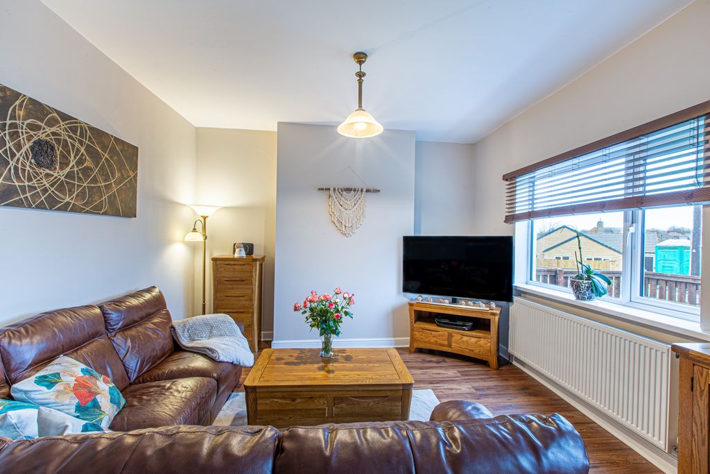 Property photo 3 of 15 Green Lane - Ewemove Pontefract -Living Room 2