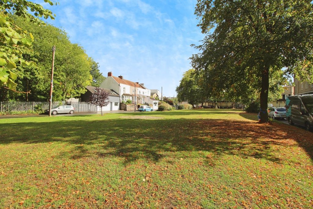 Property photo 3 of 14 Open Green