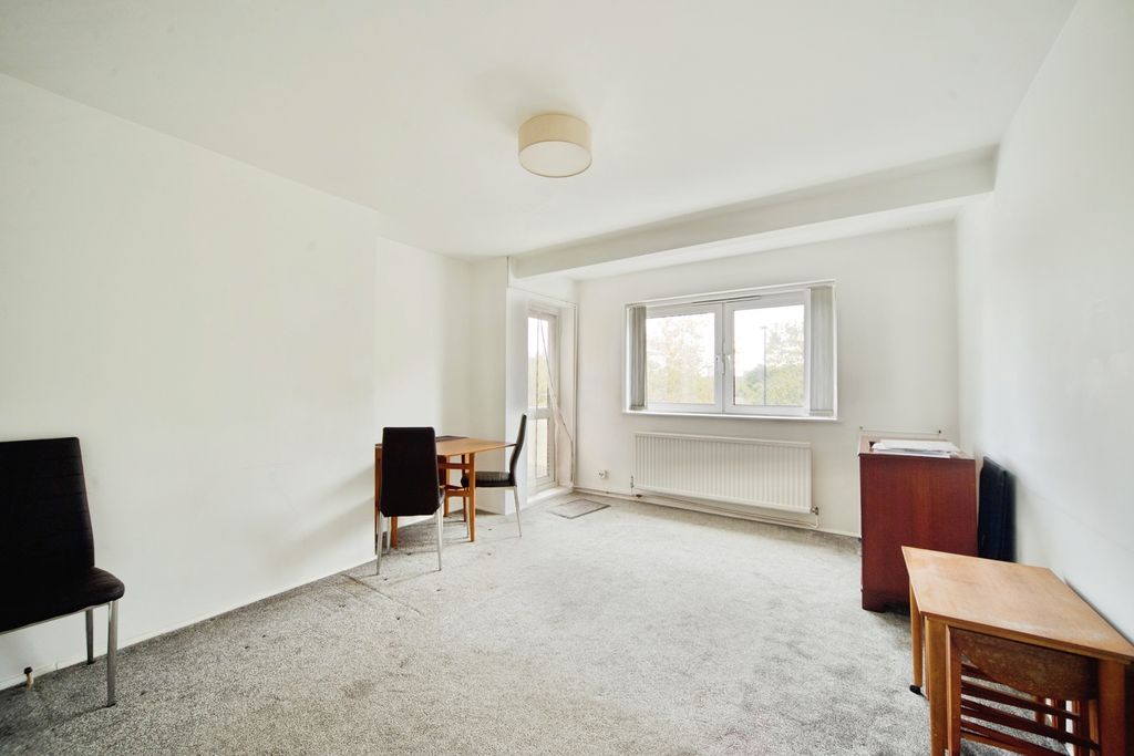 Property photo 2 of 17 Photo