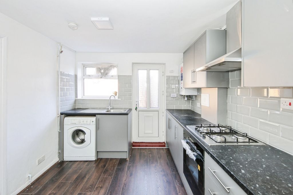 Property photo 3 of 21 Pbox-Img.Jpg