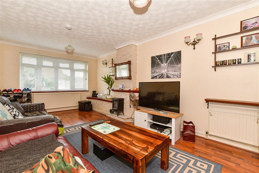 Property photo 2 of 11 Lounge