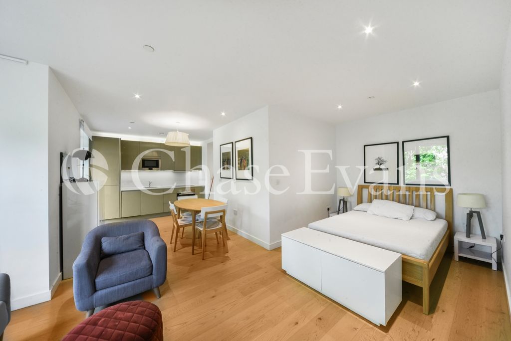 Property photo 3 of 10 Living/Sleeping Area