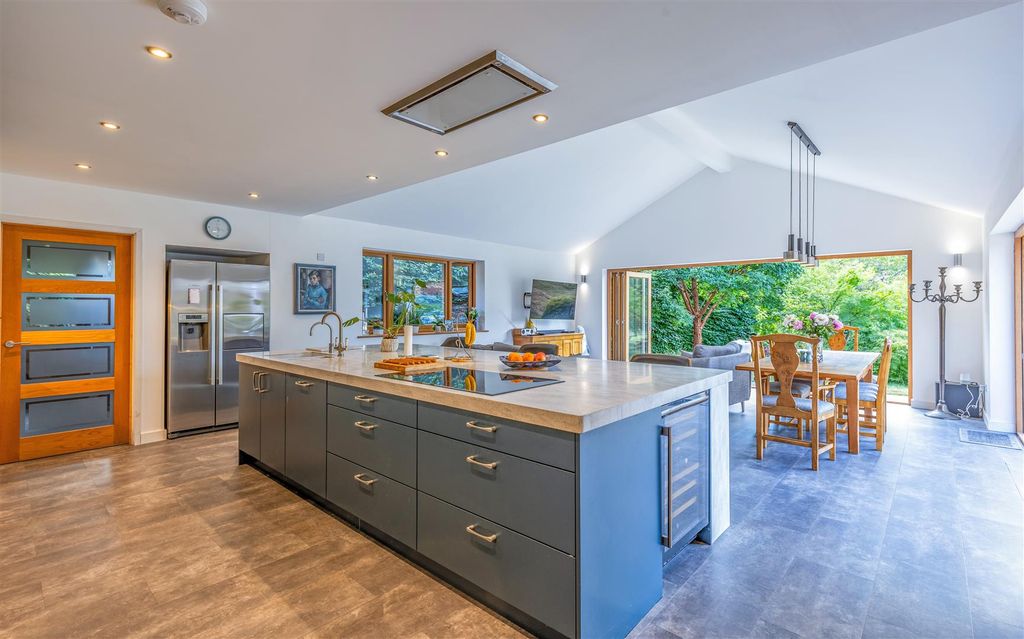 Property photo 2 of 30 Bx1A0057-Hdr-Edit.Jpg