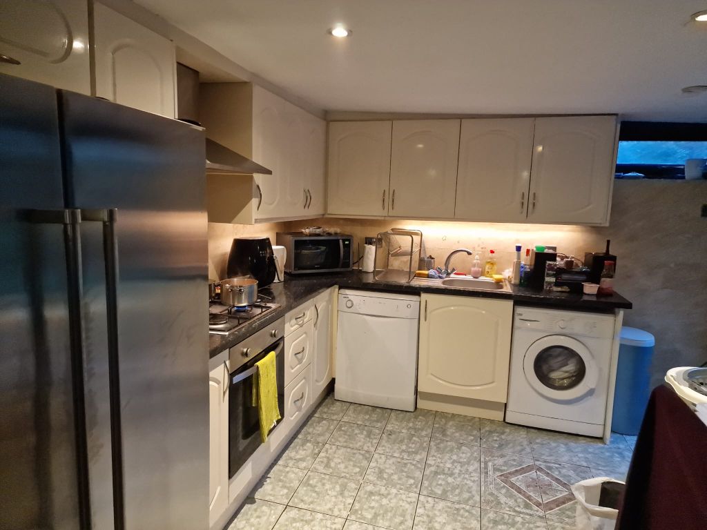 Property photo 2 of 8 Img-20241109-Wa0006