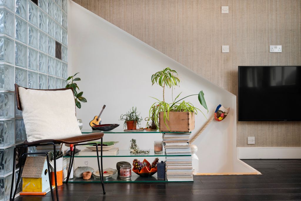 Property photo 2 of 21 Features