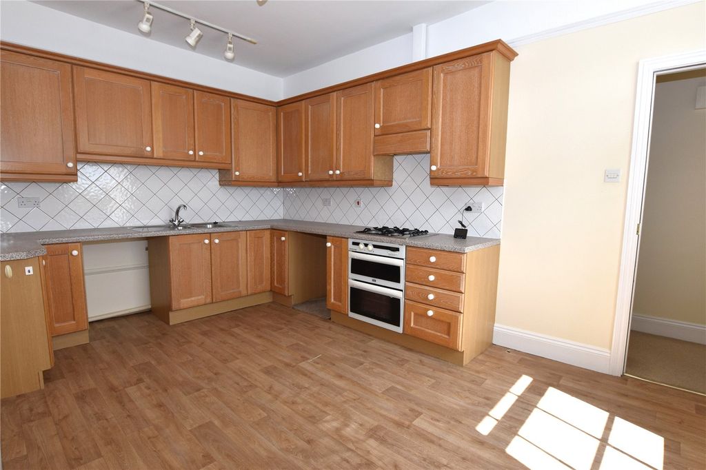 Property photo 3 of 18 Picture No. 17