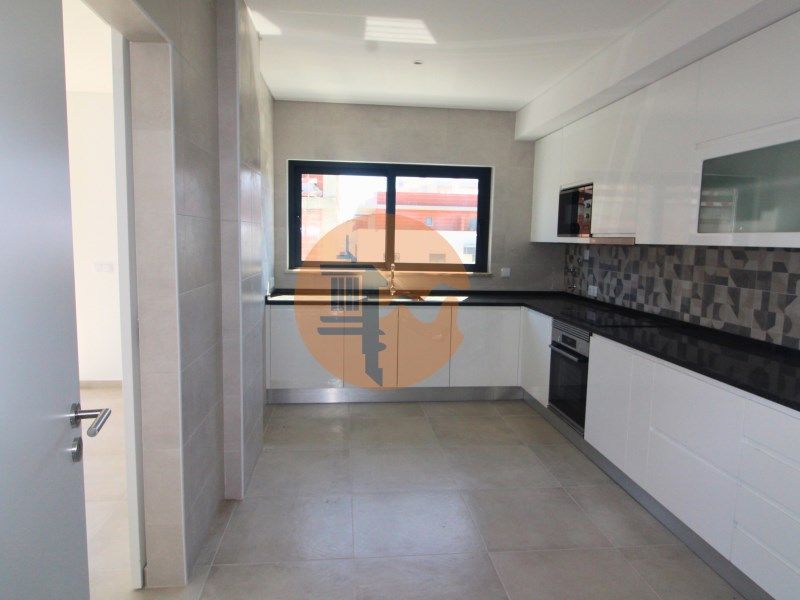 Property photo 3 of 52