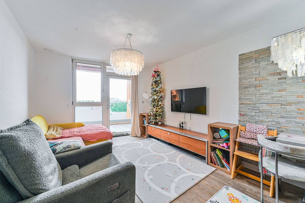 Property photo 2 of 21