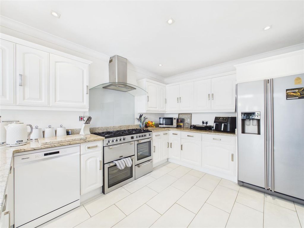 Property photo 2 of 39