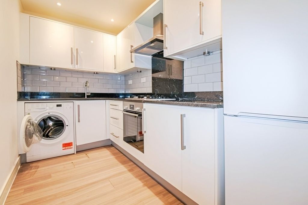 Property photo 1 of 4 Kitchen