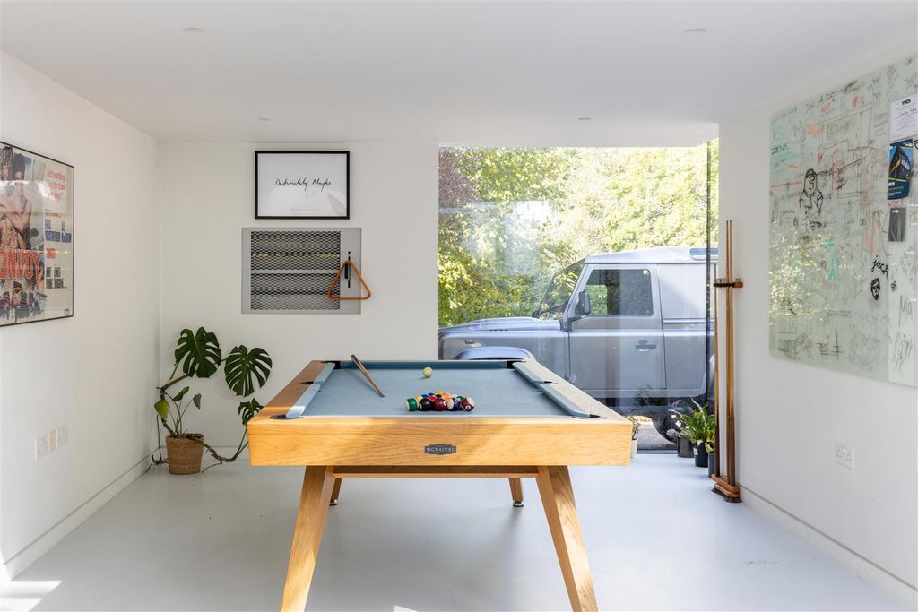 Property photo 3 of 32