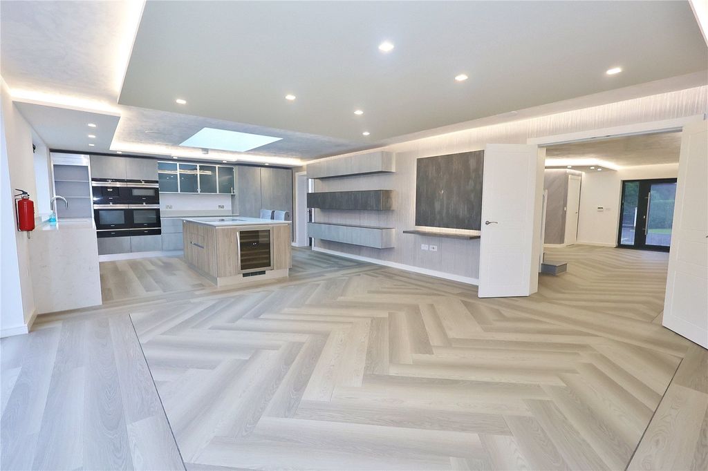 Property photo 2 of 21 Picture No. 25