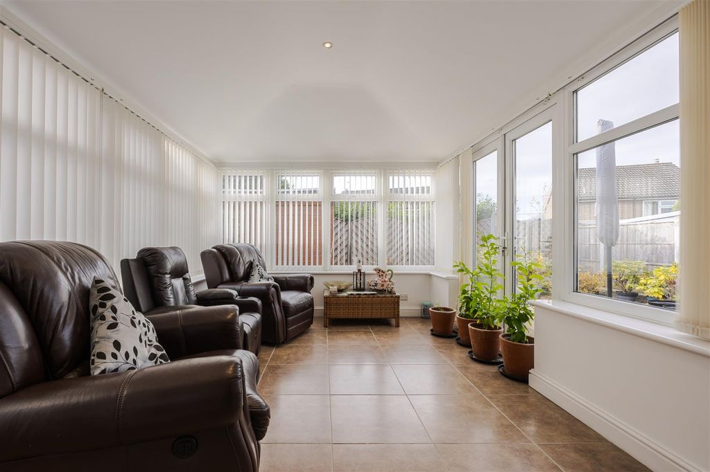 Property photo 3 of 21 Conservatory