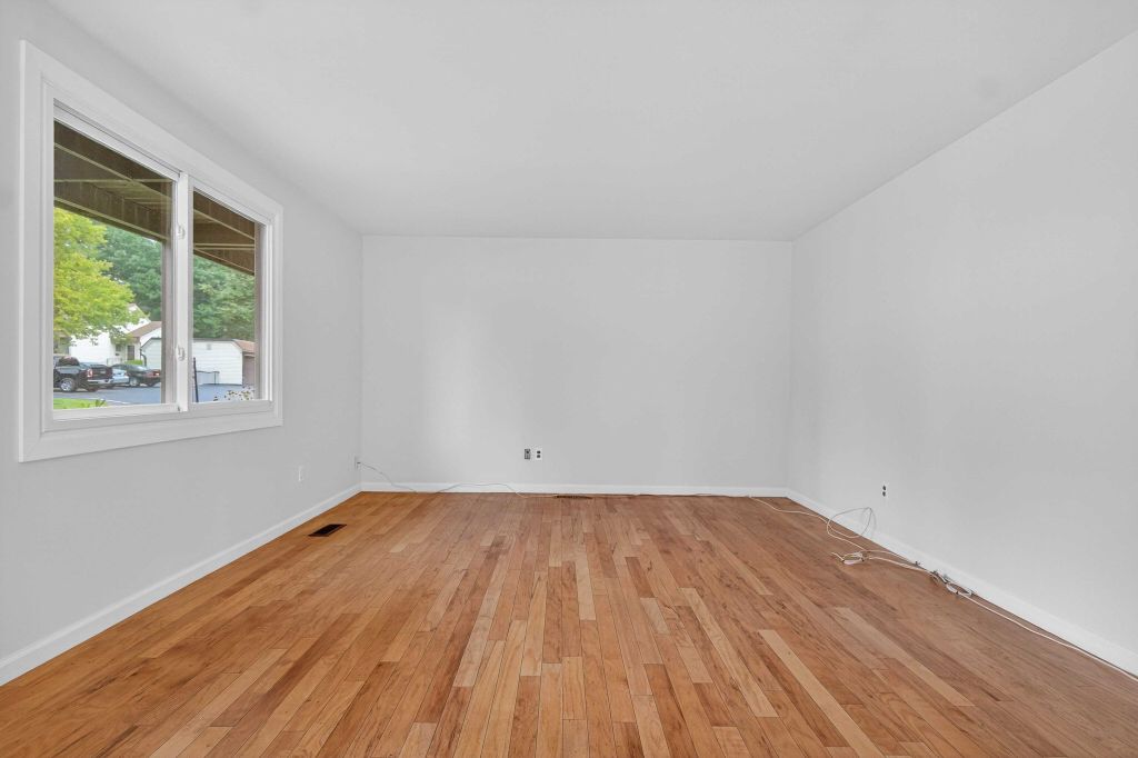 Property photo 3 of 8 <Alttext/>