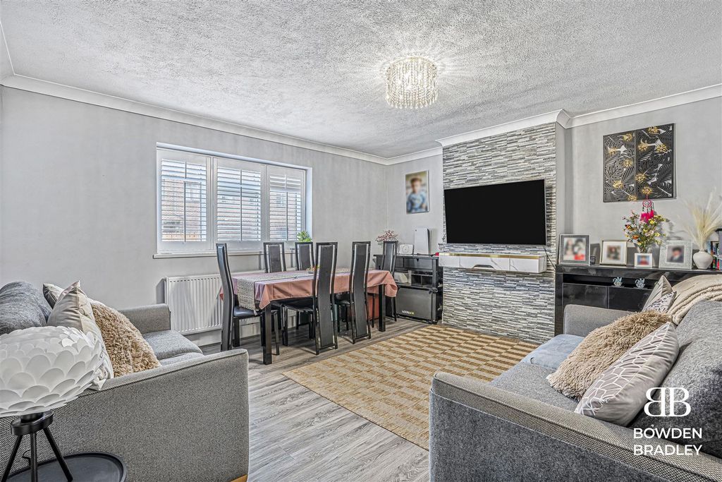 Property photo 2 of 11 Living Room