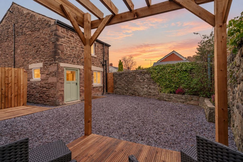Property photo 2 of 31