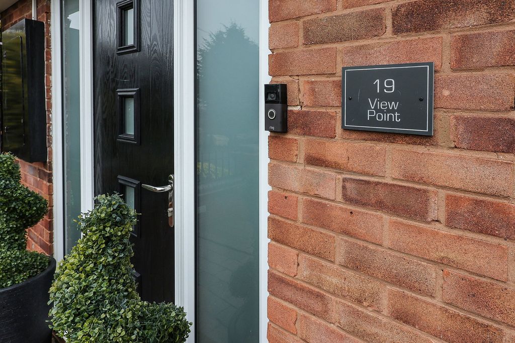 Property photo 3 of 49