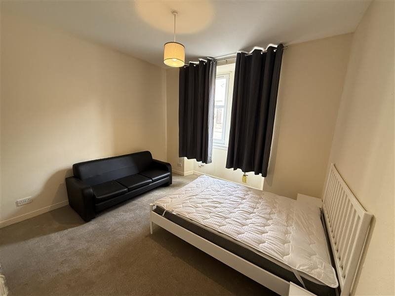 Property photo 3 of 7 d6Eb860B-Bfd1-4F63-8B5c-975368A689E6