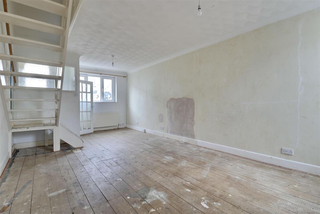 Property photo 3 of 12 25De7B3E-686A-405C-90Aa-6CE0F7C1384F_1_201_A.Jpeg