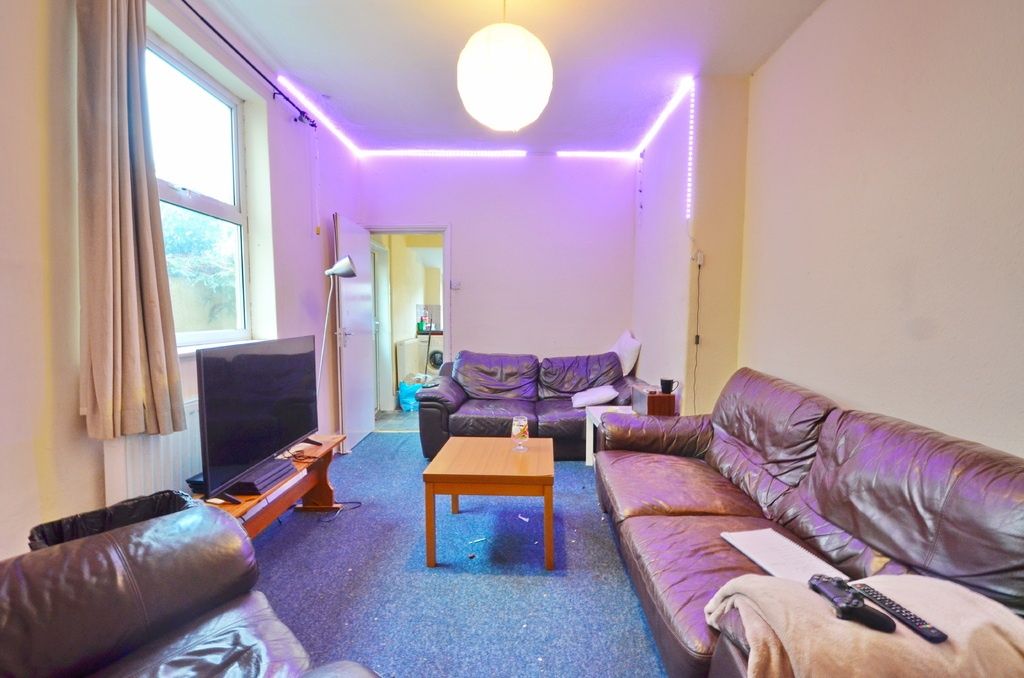 Property photo 2 of 8 Bright Lounge With Large Window, Comfortable Leath...