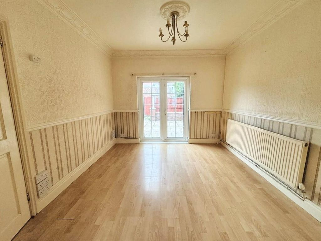 Property photo 3 of 10 Dining Room