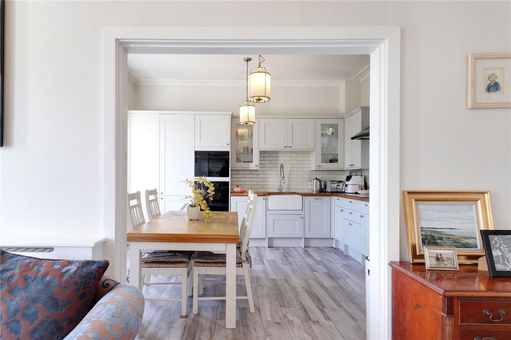 Property photo 3 of 14 Kitchen/Dining