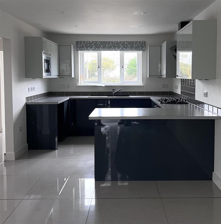 Property photo 3 of 8 Kitchen 2.Jpg