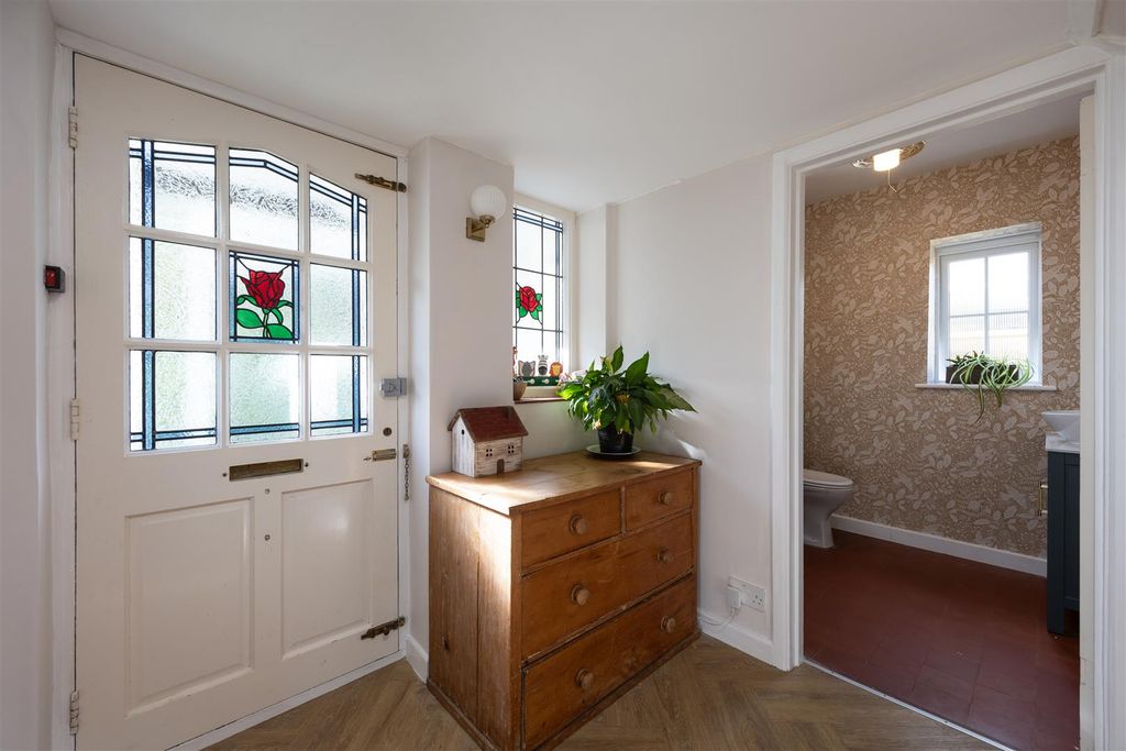 Property photo 2 of 13 Entrance Hall