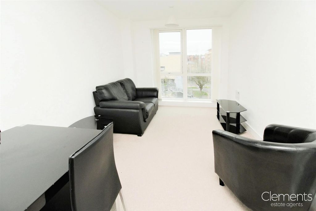 Property photo 2 of 7 4A431E2c-Lounge.Jpg