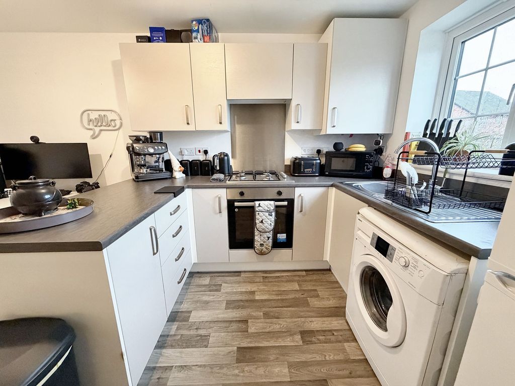 Property photo 3 of 12 Kitchen