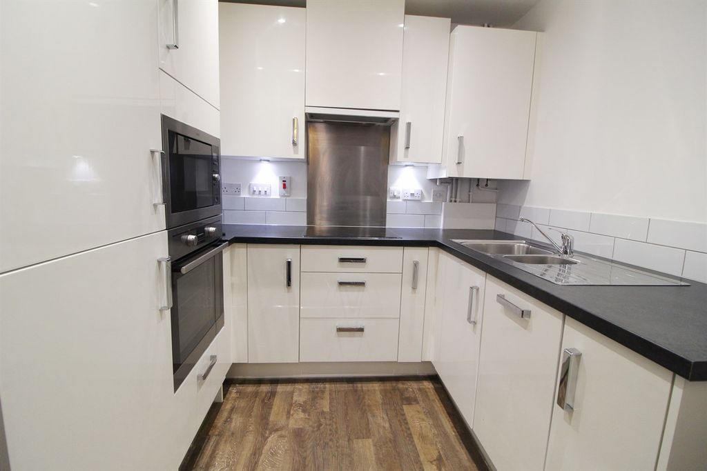 Property photo 2 of 6 Kitchen