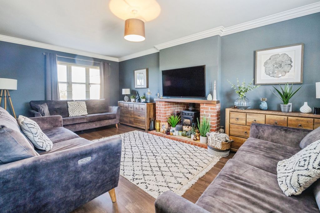 Property photo 3 of 24 2026-03-17-2Oldpitsclose027