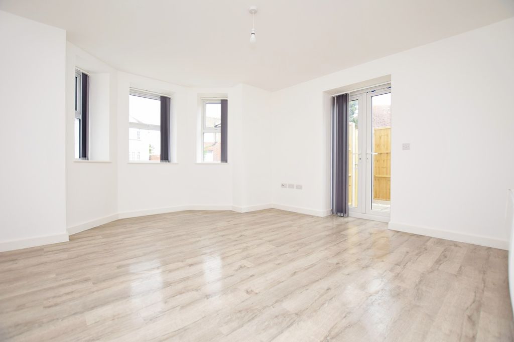 Property photo 2 of 6 Ground Floor Apartment