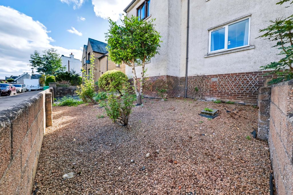 Property photo 3 of 36