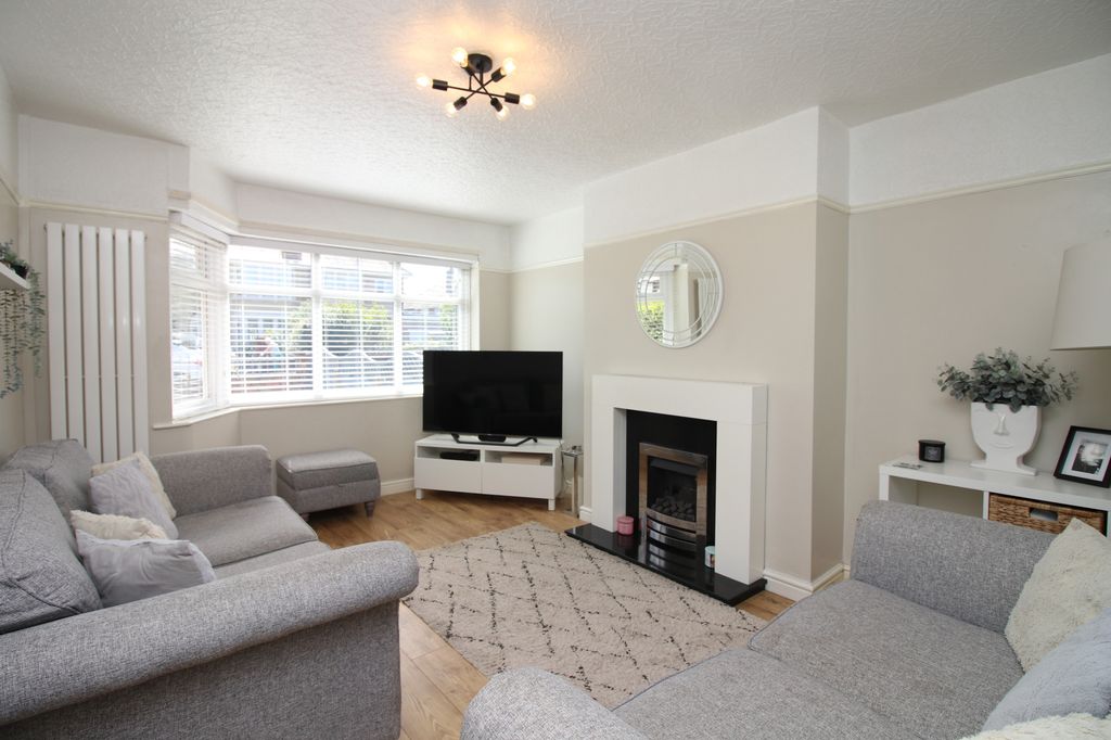 Property photo 2 of 28