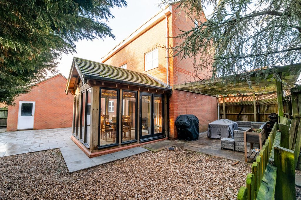 Property photo 3 of 28