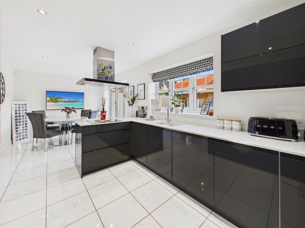 Property photo 2 of 23 Dining Kitchen