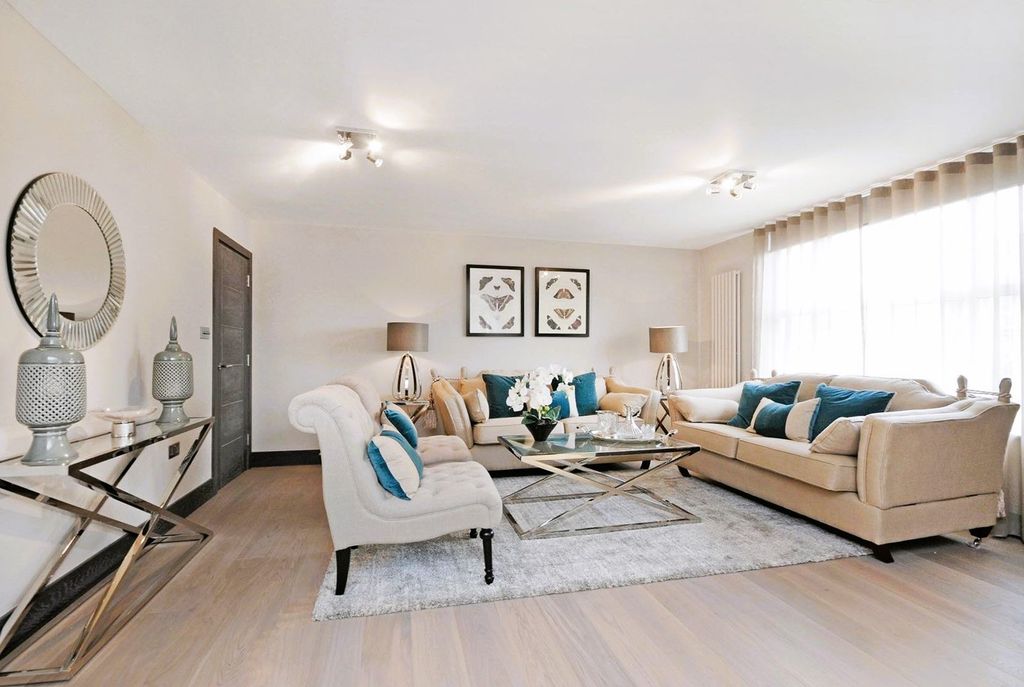 Property photo 2 of 8