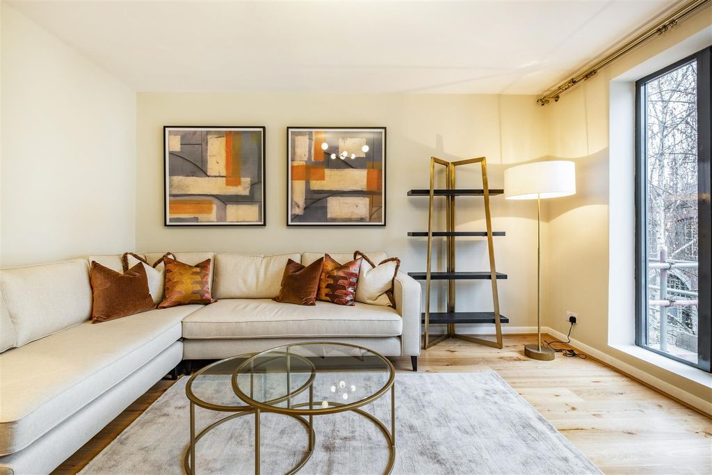 Property photo 1 of 24 8488121-Interior02.Jpg