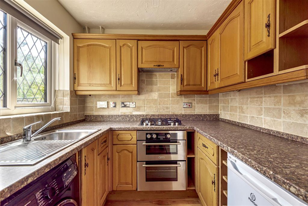 Property photo 3 of 11 Kitchen .Jpg