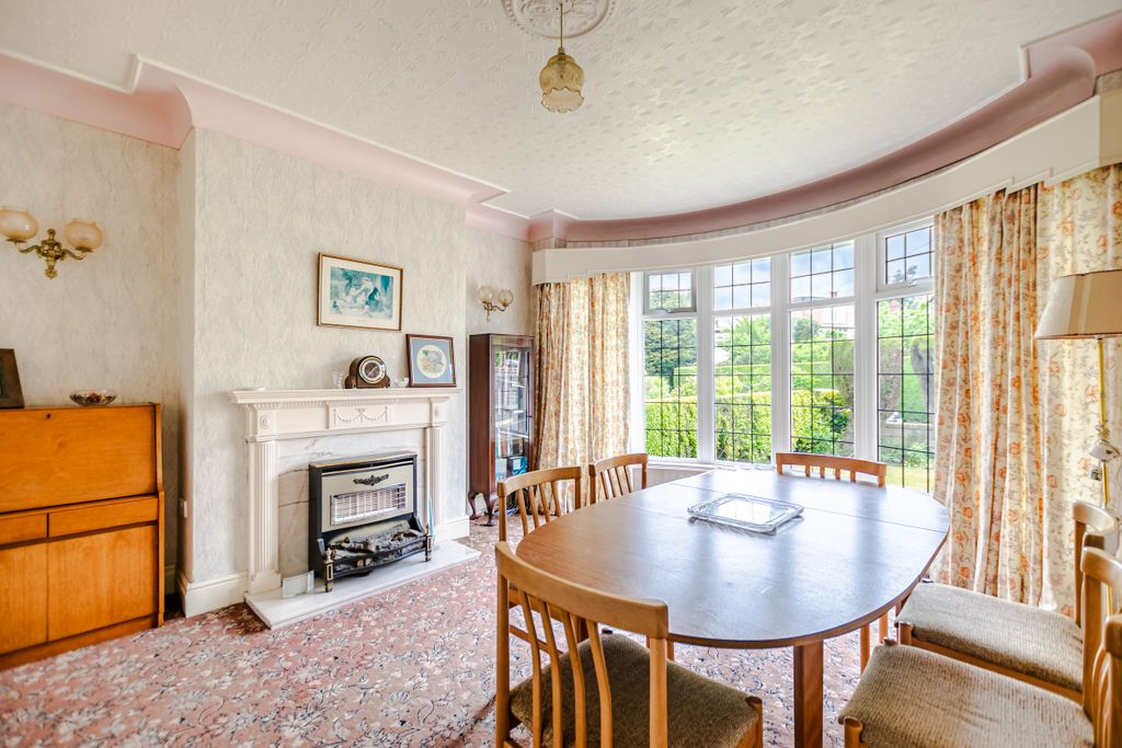 Property photo 3 of 26 Diningroom1