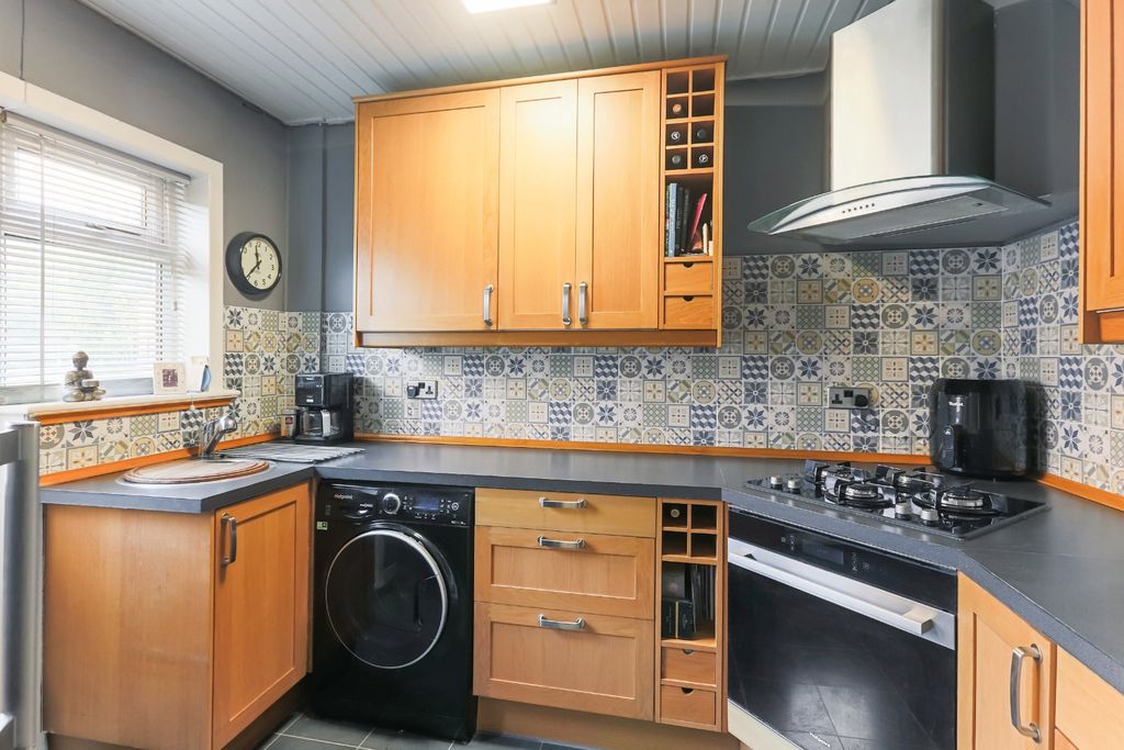 Property photo 3 of 13 Kitchen