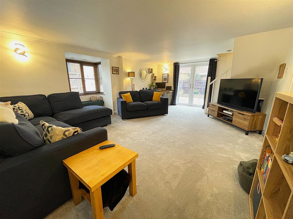 Property photo 2 of 23 Lounge